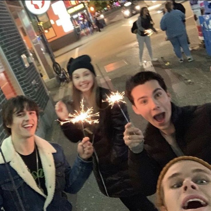 sweetieghosts's tweet image. julie and the phantoms: behind the scenes