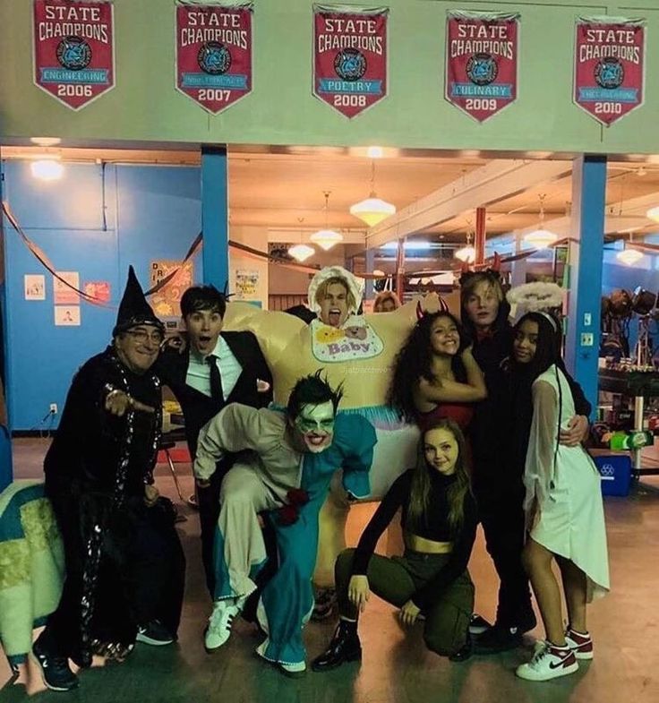 sweetieghosts's tweet image. julie and the phantoms: behind the scenes