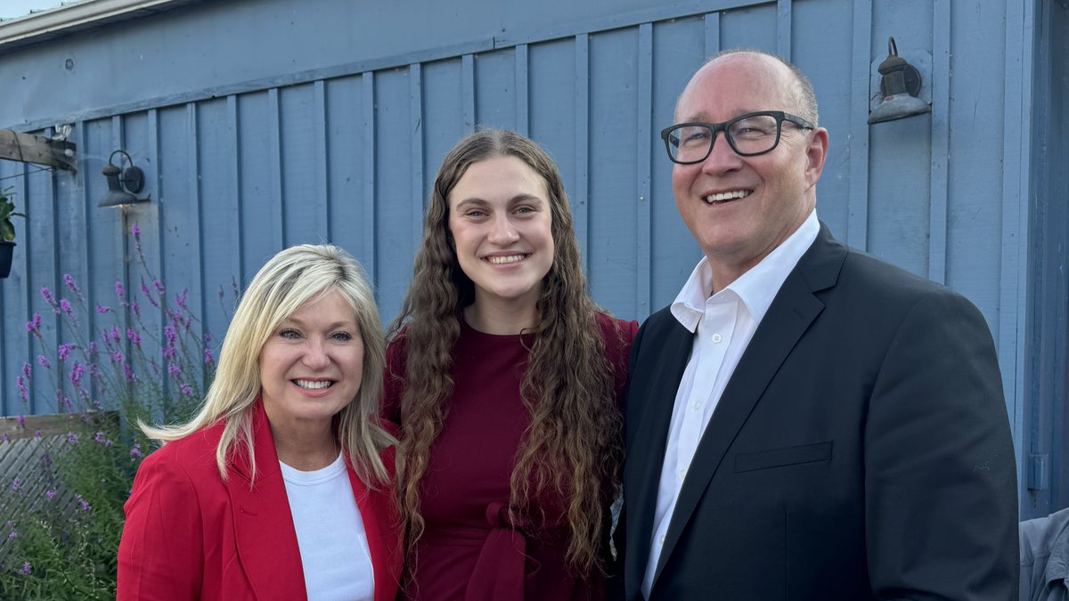 Emilie Leneveu (@emilieleneveu) on Twitter photo Congratulations on a successful campaign launch <a href="/SeanKelly97/">Sean Kelly</a> ! Thank you to <a href="/BonnieCrombie/">Bonnie Crombie 🇨🇦</a> for bringing energy to the riding to kick things off ✊
Are you registered to vote?
🗳️ September 19th is E-Day!
Voter registration: vreg.registertovoteon.ca/en/home
#onpoli #bayofquinte #boq Congratulations on a successful campaign launch <a href="/SeanKelly97/">Sean Kelly</a> ! Thank you to <a href="/BonnieCrombie/">Bonnie Crombie 🇨🇦</a> for bringing energy to the riding to kick things off ✊
Are you registered to vote?
🗳️ September 19th is E-Day!
Voter registration: vreg.registertovoteon.ca/en/home
#onpoli #bayofquinte #boq