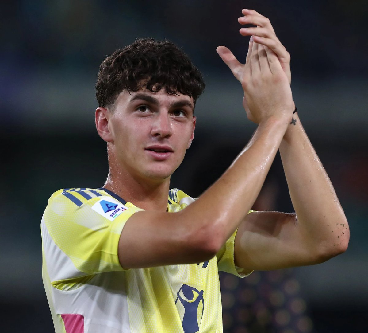 pazzamente_juve's tweet photo. Lorenzo Anghelè (2005) arriva dalla Sampdoria nell'estate del 2019, andando in U15.
5 anni dopo, estate 2024, fa il suo esordio in Serie A con la Juventus ⚪⚫ https://t.co/YHQaFYSVyM