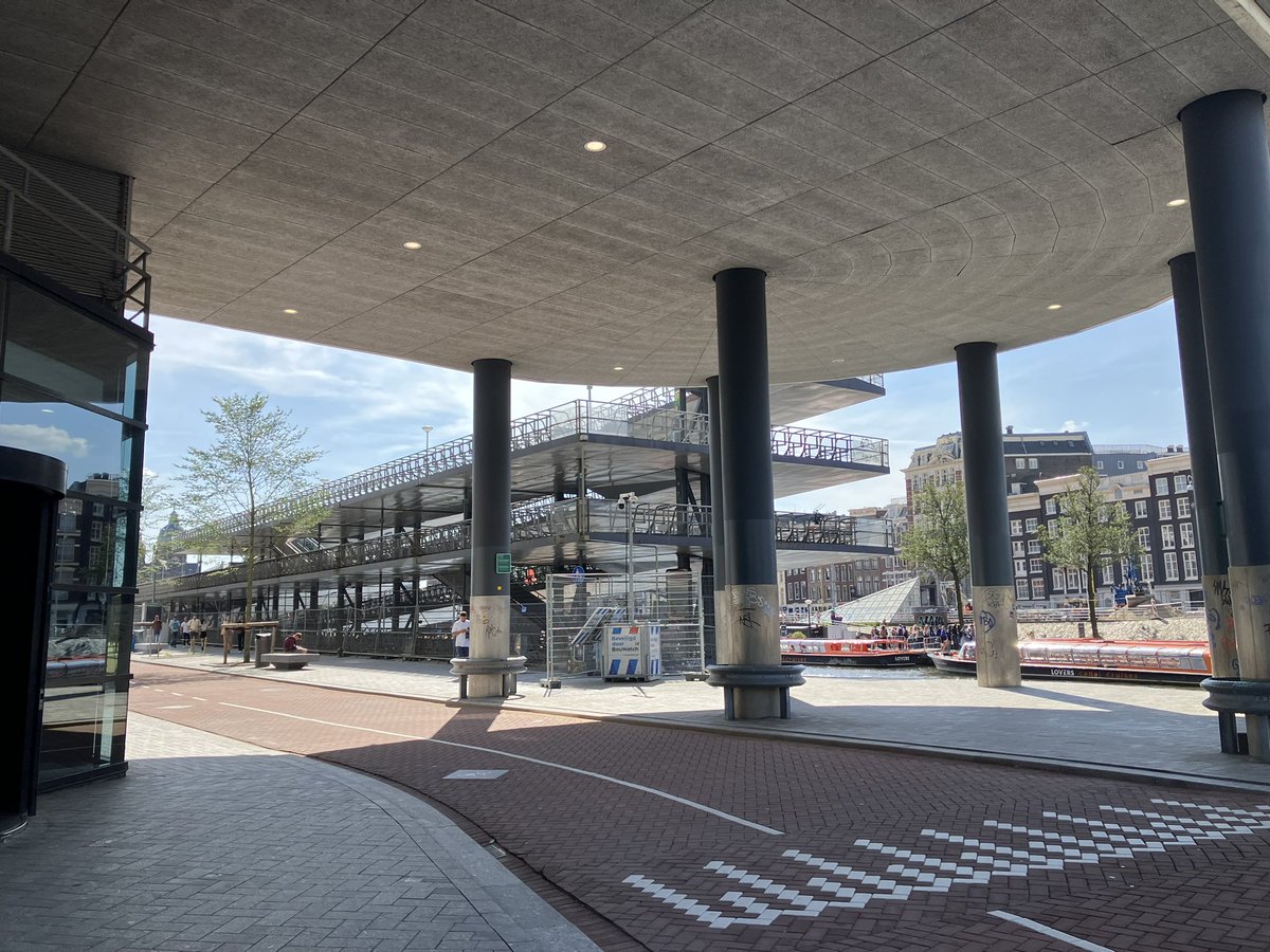 Dit monument heet ‘Amsterdamse Doortastendheid’.