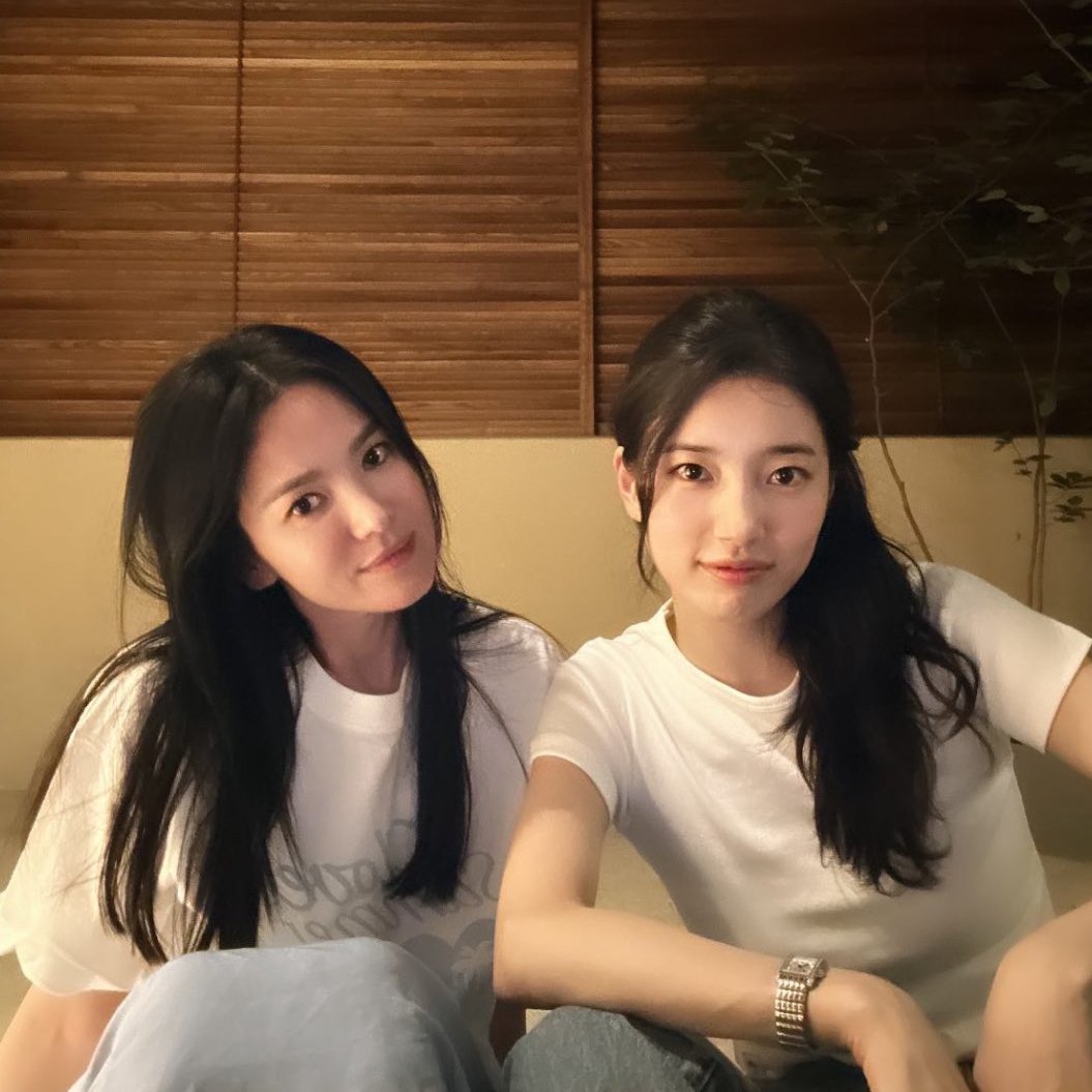 HyemySuz's tweet photo. Song Hyekyo: Recently, I have become very close with Suzy. So after the Blue Dragon Series Awards handprinting event last time. We used to go to my house and spend time together. That time, both of us had the BDSA ceremony. We met after that day too🤍
https://t.co/QxBgedF5bd https://t.co/XskB4tr2Ml