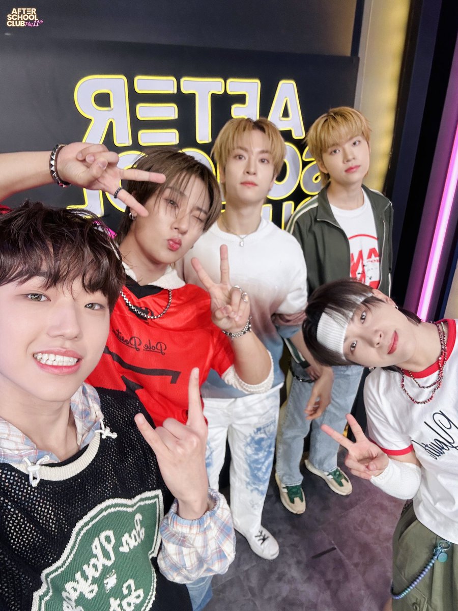 arirang_ASC's tweet image. [CATCH THE YOUNG]
⠀
글로벌 캐쳐들의 마음을 catch! 하러 온
캐치더영과 함께한 오늘의 ASC 💘
노래부터 댄스까지 모든 걸 보여주고 간
우리 캐치더영 👍🏻✨
열심히 응원해주신 캐쳐 여러분도 감사합니다🫶🏻
⠀
#CATCHTHEYOUNG_ASC #CATCHTHEYOUNG #DreamIt @catch_theyoung