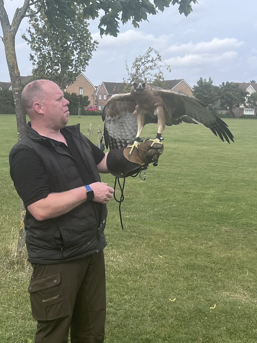 We don’t see this everyday at coaching! What an amazing sight this was!!!

#bestsaves #footballfollow #goalkeepercoaches #coachingdrills #followers 
#goalkeepertrainer #goalkeepergloves #goalkeeperworld #keepersport #goalkeeper #keepers #keepertraining #goalkeepersaves