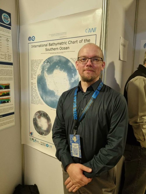 Great to take part in <a href="/scarchile2024/">SCAR CHILE 2024</a>!🇨🇱

#SCAR shapes the future of polar research and fosters global collaboration.

Speaking at the event Patrick Schwarzbach from our Southern Ocean Center shared an <a href="/ibcso/">IBCSO</a> update on the need for more data. 

Learn more: ibcso.org/scar-osc-2024/