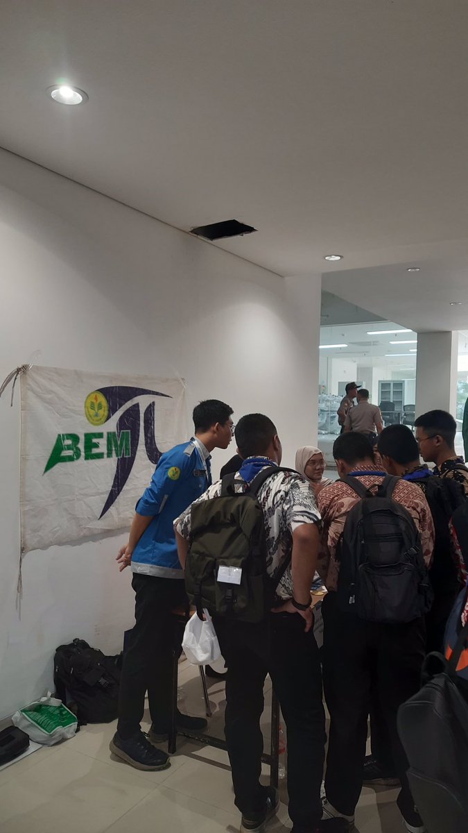 pekan karya teknik day 2 tadi! seru bangettz, ada yang nyadar ga nih mintek yang mana? 🤔