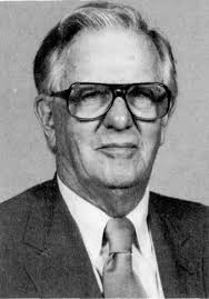 HOS_ASA's tweet photo. In an unusual departure for @AmStatPresident addresses, in Aug 1971 Churchill Eisenhart (@AmStatNews Fellow 1943, 66th ASA President 1971) gave a comprehensive historical overview of a central problem of statistical inference, the origin of the mean. /2 https://t.co/kX6h5J9pBF