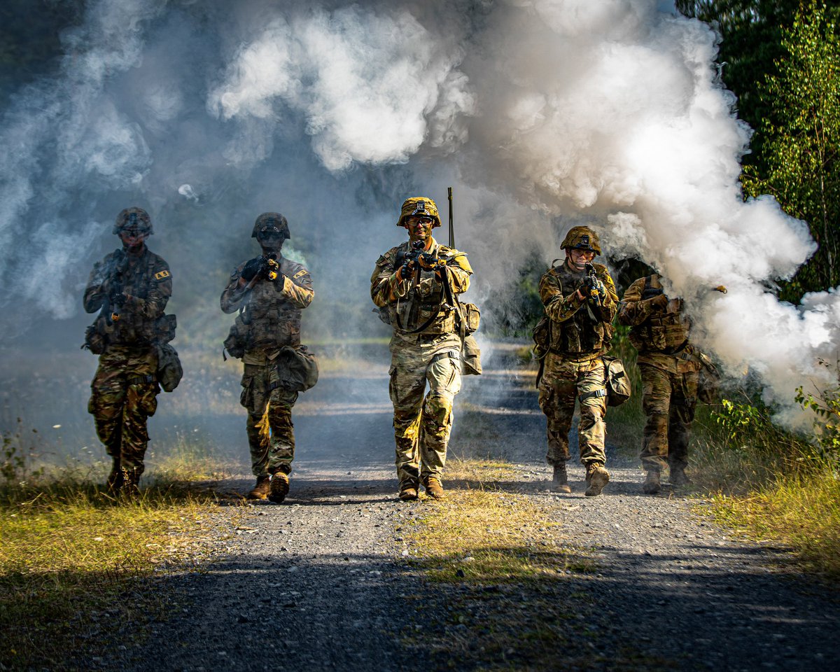 US_EUCOM's tweet image. 🪖 During the #BestSquadCompetition, soldiers tested their physical fitness, warrior task proficiency &amp;amp; teamwork. 

🛡️ This event underscores the exceptional skills &amp;amp; readiness of our soldiers, ensuring #NATO remains #ReadyandPostured to defend our collective security. #WeAreNATO