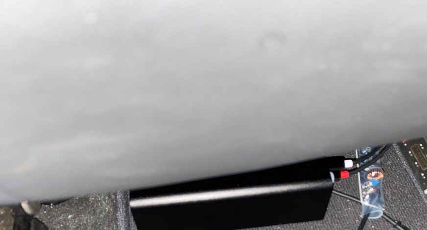 manotch101's tweet image. カーオーディオを据え置きオーディオにグレードアップしてみよう8.

携帯の取り付けですがスマホスタンドを使ってアレコレ検討した結果、ナビの左の吹き出し口に決めました。
K7 DACアンプは助手席の下です。日が当たる場所はダメでしょうね😅

#FiiOK7