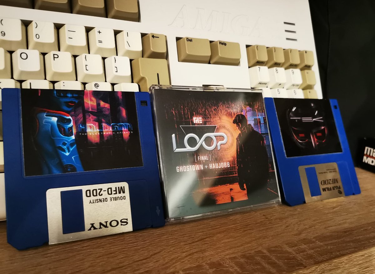 Recipients of the boxed version of our Amiga demo "The Loop" sent me pictures in return 😍Thank you! Seems like mail-swapping of physical disks is still a thing! #haujobb #amiga #demoscene