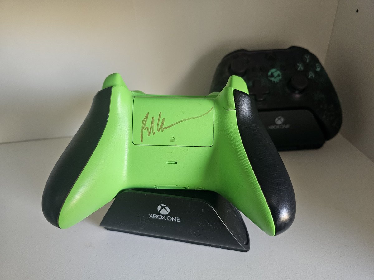 <a href="/GMaxee/">Maxi Gräff</a> <a href="/RodFergusson/">Rod Fergusson</a> 

What a good week <a href="/gamescom/">gamescom</a>

Thank you <a href="/GMaxee/">Maxi Gräff</a> and <a href="/RodFergusson/">Rod Fergusson</a>  for your signature on the controller from my brother.  This means a lot to me :)

Hope that I can meet <a href="/aarongreenberg/">Aaron Greenberg</a>  and <a href="/XboxP3/">Phil Spencer</a>  next year in cologne to get their signatures as well :)