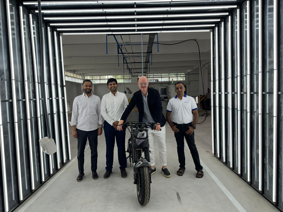 RapteeEnergy's tweet photo. The World's Fastest Girl met Raptee.HV and it was an exciting day. We were thrilled to host you Alba Hurup Larsen.

Wishing the very best for the F4 Championship!

#DiscoverRapteeHV #highvoltagetech #RapteeHV #ElectricMotorcycle #IndianEV @DineshArjunV @IyerOnTheRun @bigvig21 @vjayapradeep @VenkataRamanDU