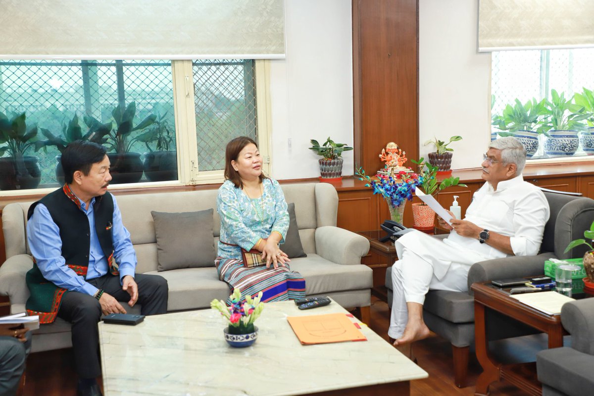 Pleased to meet fellow parliamentarian and Minister of Culture for Arunachal Pradesh Shri Tapir Gao who paid a courtesy visit at my office today.