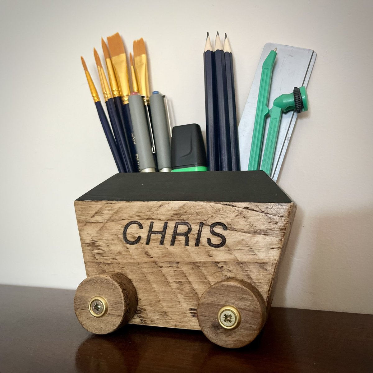 TheStoke2000's tweet photo. Join me for Future Fest 2024 @WorldofWedgwood on Saturday 31st August. I am delivering a workshop at Josiah &amp; Co Artisan Store making trophy trucks / coal cart stationary holders £10 / £15 to take away.

Get the kids involved in #woodwork &amp; #recycling while helping the planet. https://t.co/XHVuGdjyEM