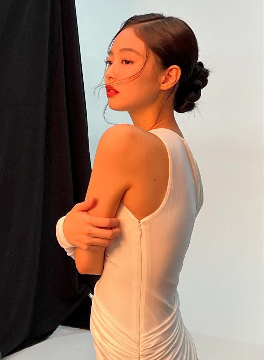 jennie tweet media