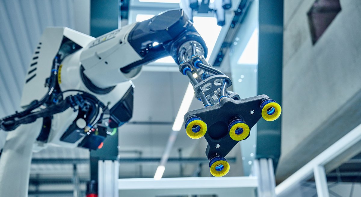 We are pleased to announce the extension of our partnership with @Covariant.
AI opened up new possibilities for using robotics in logistics applications. Find here the current press release: url.kn.app/s/vP37p3

#AI #makingcomplexitysimple #pickiteasyrobot