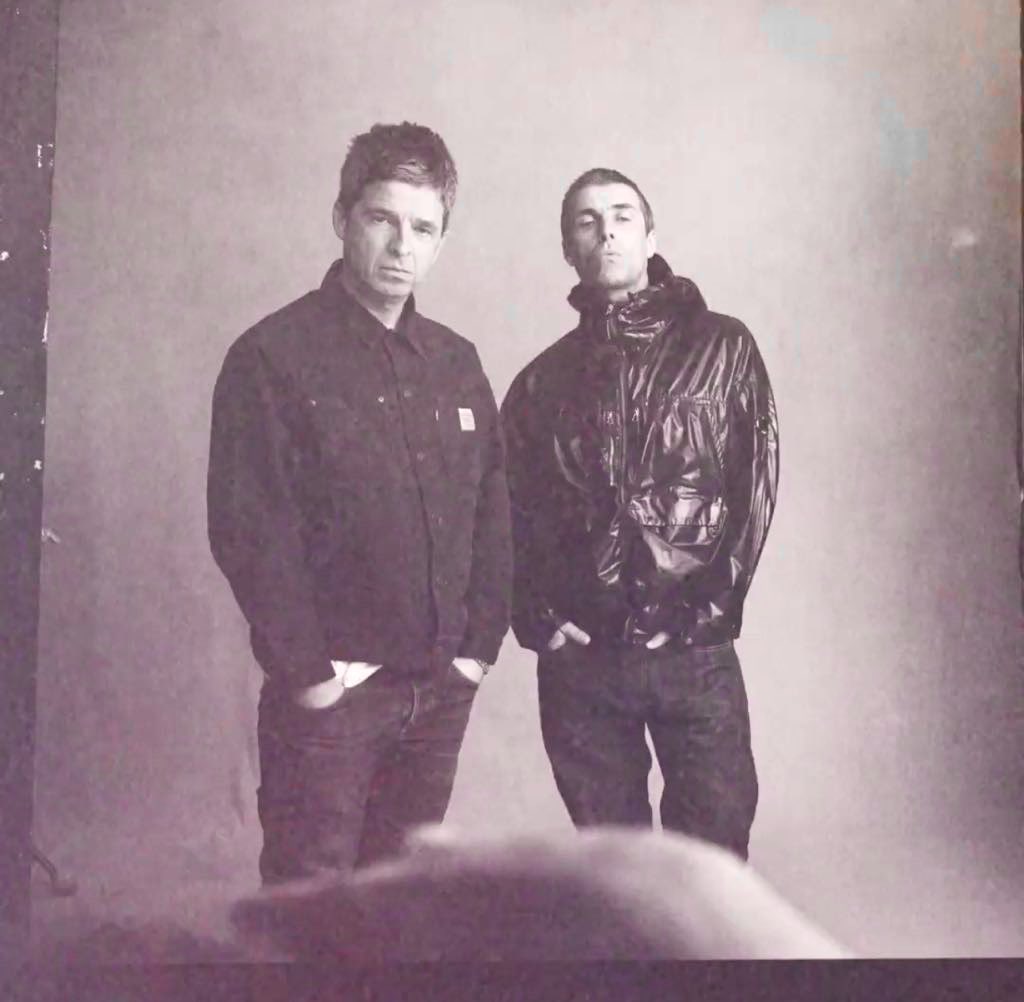 MaxiGonzalez_23's tweet photo. Esperamos 15 años este momento, vuelve la mejor banda del mundo! Por todos los que nunca dejamos de creer!!! OASIS https://t.co/iTBTc4bPaw