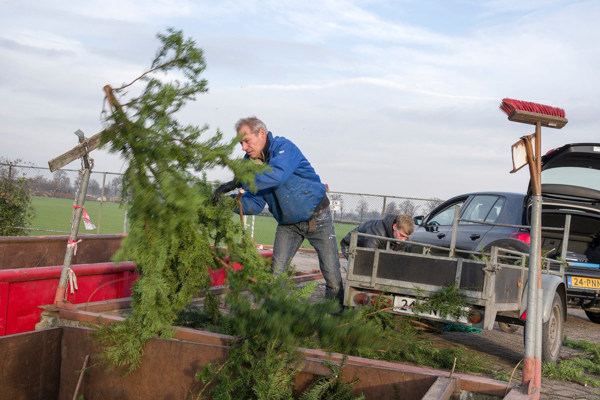 Vanwege de warme weersvoorspelling is milieustraat Oisterwijk morgen, woensdag 28 augustus, open van 09.00 tot 13.00 uur.  Een uurtje eerder open dan normaal maar in de middag dus gesloten. In de middag is milieustraat Haaren open, op de normale openingstijden: 13.30 - 16.30 uur.