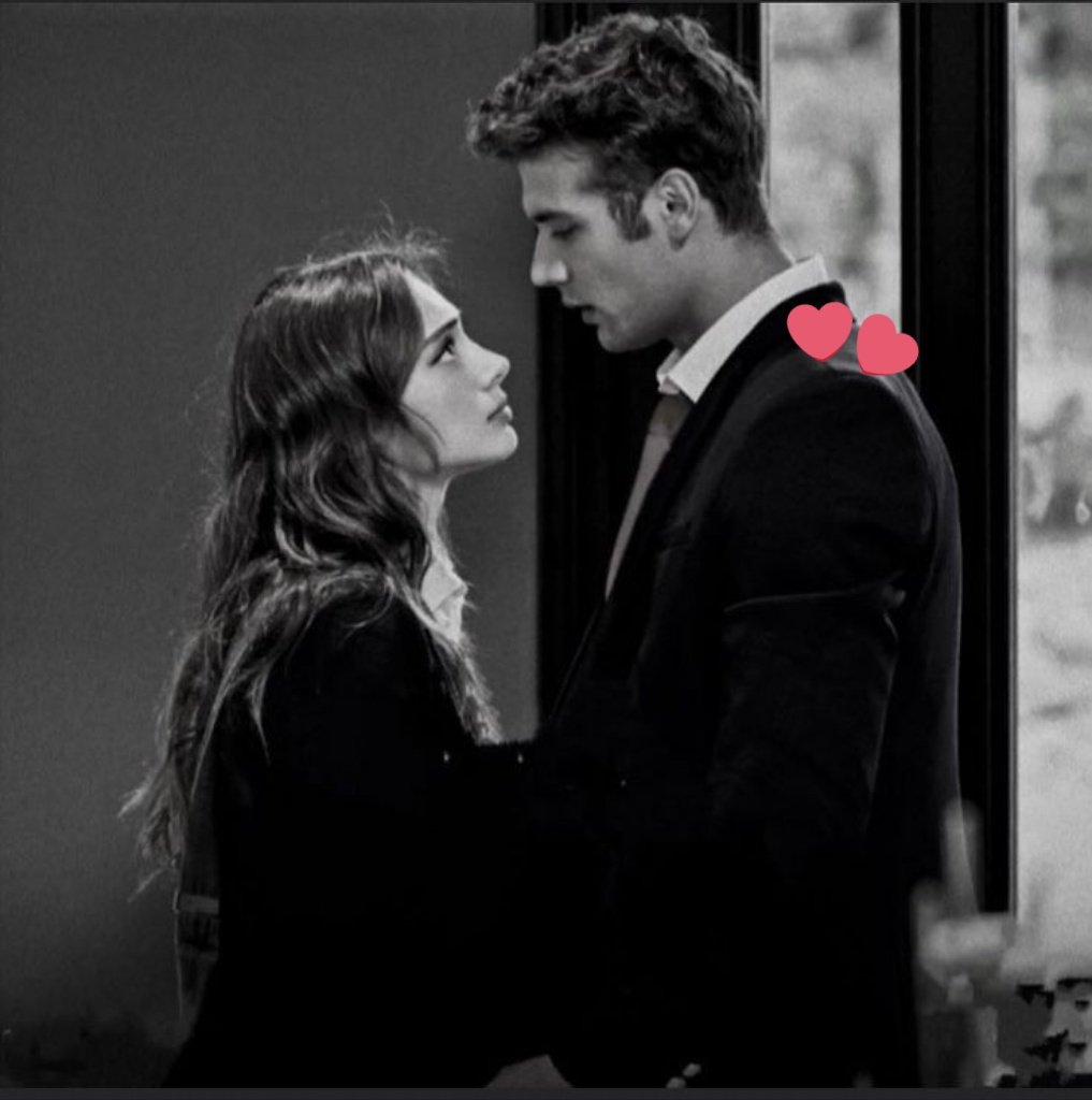 इश्क़ वो है ...
जब मैं शाम होने पर मिलने का वादा करूं ...!

और वो दिनभर ...
सूरज के होने का अफ़सोस करें ...!