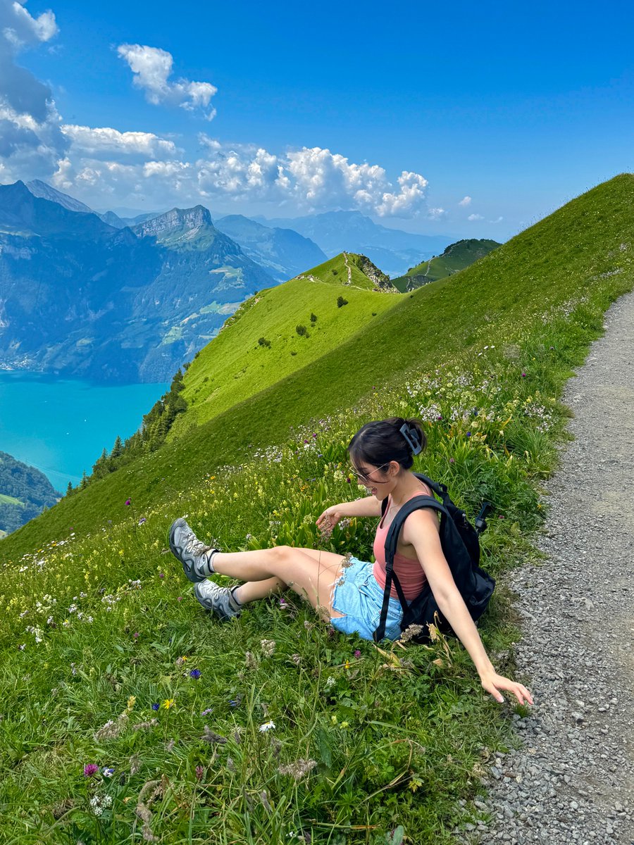 traveloka's tweet image. 𝐌𝐞𝐧𝐣𝐞𝐥𝐚𝐣𝐚𝐡𝐢 𝐒𝐰𝐢𝐭𝐳𝐞𝐫𝐥𝐚𝐧𝐝 ✈︎  જ⁀➴ ⛰︎
Negeri dongeng di Eropa yang dikelilingi danau dan pegunungan alpen!⛰️

A Thread・❥・Rekomendasi mimin &amp;amp; Evelyn Trivena
#RekomendasiStaycation #TipsLiburan #ExploreSwiss