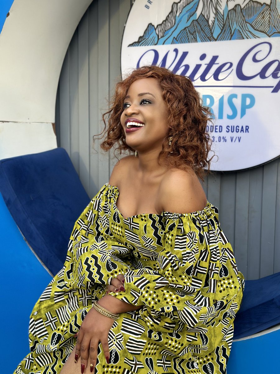 SolomeBasuuta's tweet photo. Welcome back from the weekend, this is how we showed up for the Enteebe Club golfers on Saturday...💚🎵 
This time we were "demure" in our styling...😁 I really enjoyed how these colors and style all came together beautifully...
@weru_clothing on this one.👍🏽👗 #SingersLife https://t.co/yhgOOhoW8E
