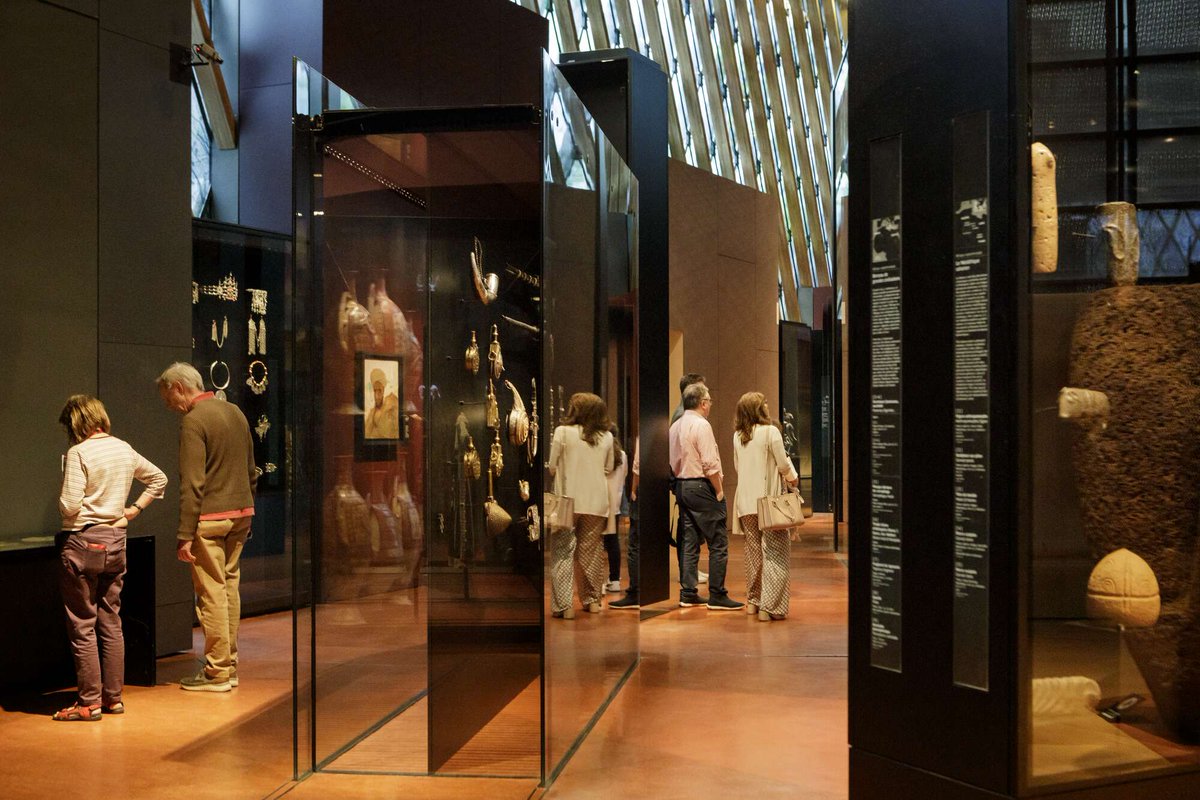 quaibranly's tweet photo. #Rentrée2024 🎒

🎓️ Le @quaibranly fait sa rentrée !

📚️ #Expositions ; 💃 #Spectacles ; 🗣️ #Conférences ; 💬 #Rencontres ; 🎥 #Cinéma ; ✊ #Colloques.. On vous attend !

👉️ Retrouvez toute l'#actualité du musée en ligne : https://t.co/CmN7Eqm8iV https://t.co/YWqgpKjvUF