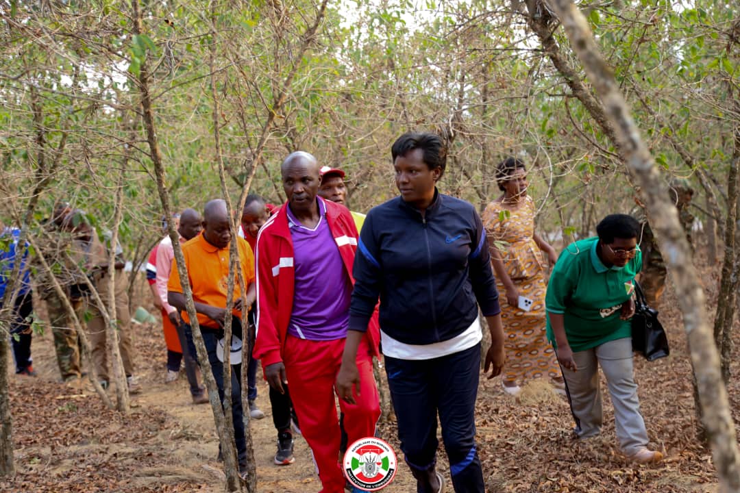 OmbudsmanBI's tweet image. La Coopérative #GSCO, âgée de 13ans, à part de collecter le café auprès des agriculteurs à un prix fixé par le @BurundiGov prêche par l'exemple avec des plantations sur une altitude de 1800-1850m dans les communes Gashoho à Muyinga, Tangara, Gashikanwa, Marangara à Ngozi.#Burundi