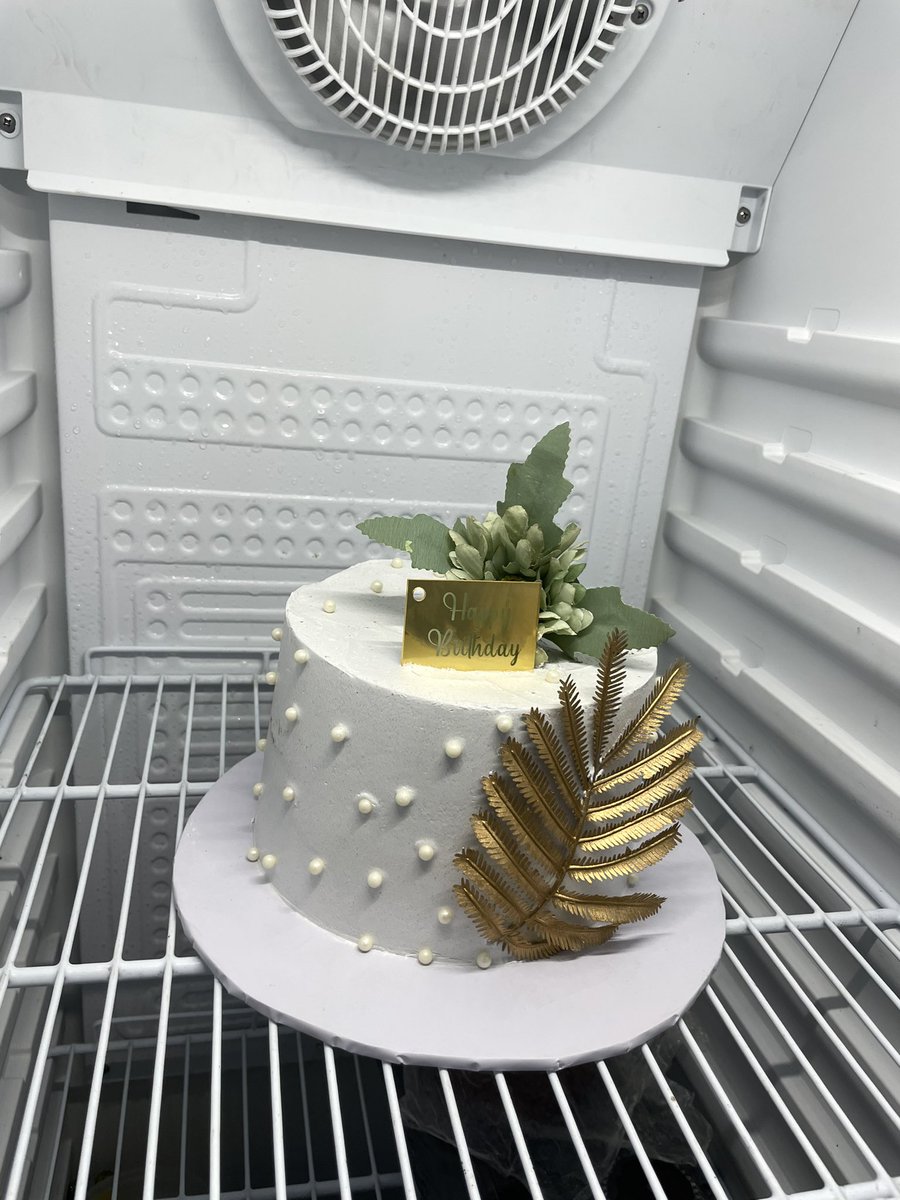smallfacedB's tweet photo. The works of my hands are blessed Fr 
We make the prettiest cakes and they taste just as good! 
Need a cake in ile-ife and it’s environs? We’ve got you https://t.co/UmiAI4B0Z3