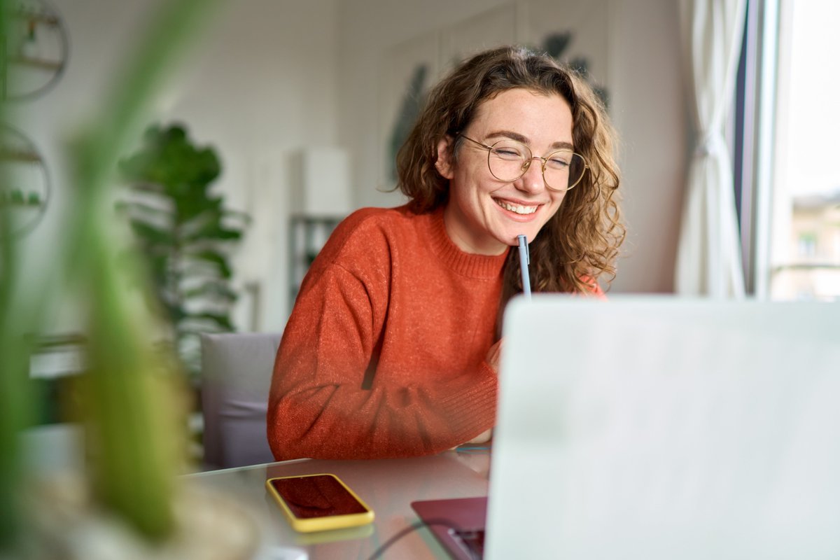 📢 Our postdoctoral Research Fellowship programme is now open for applications!

If you're an early-career scientist or engineer join us to carry out research in a variety of disciplines related to space science, space applications or space technology 👉 cosmos.esa.int/web/space-scie…