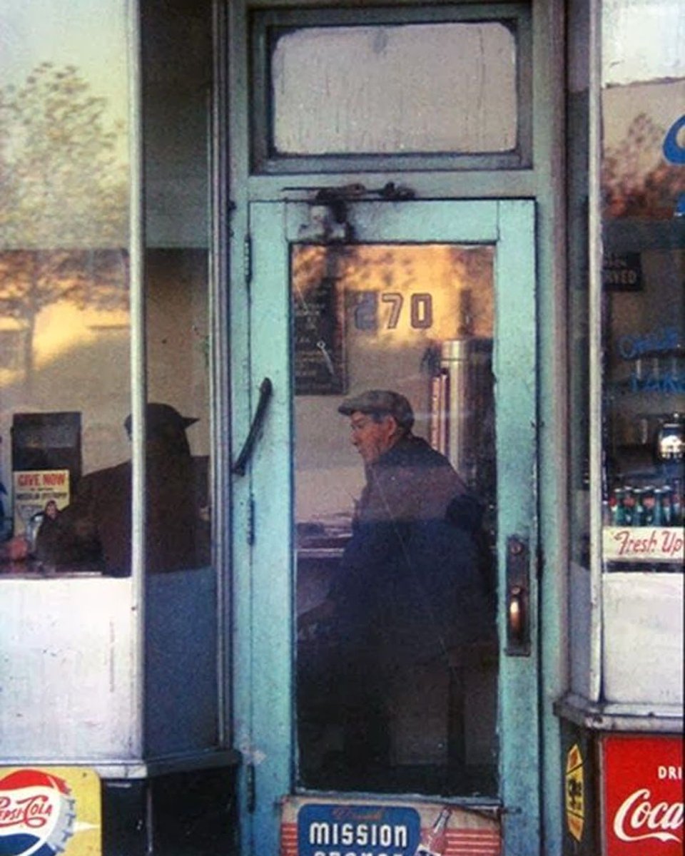 fubiz's tweet image. “Green Door" Photography, 1950s 📸 by Saul Leiter
#saulleiter #art #greendoor #vintage