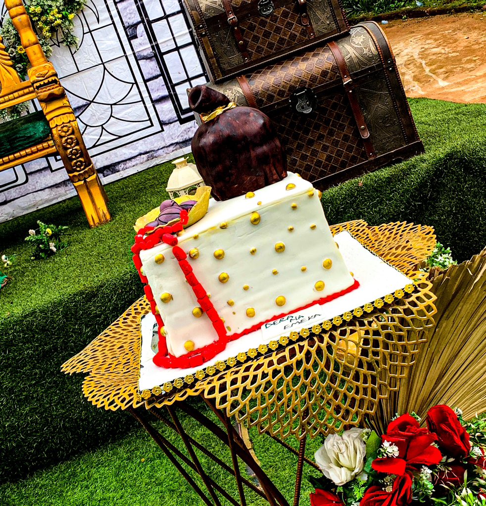 Oma_Delight's tweet image. Category: Traditional Wedding Cakes. Ember brides, good morning oooo, hope you all slept well.
Please Retweet 🙏🏻🙏🏻