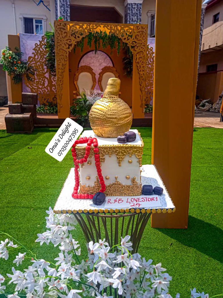 Oma_Delight's tweet image. Category: Traditional Wedding Cakes. Ember brides, good morning oooo, hope you all slept well.
Please Retweet 🙏🏻🙏🏻