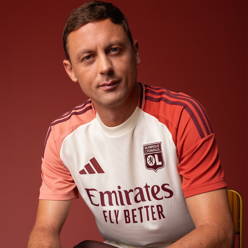 OL's tweet photo. Inspiration Vieux Lyon 🦁

Introducing the new 24/25 OL third Kit. Available now 🔗

Notre nouveau maillot third pour la saison 24/25 dispo dès maintenant 🔗

@adidasfootball

👉 https://t.co/r6Lksi58Fg