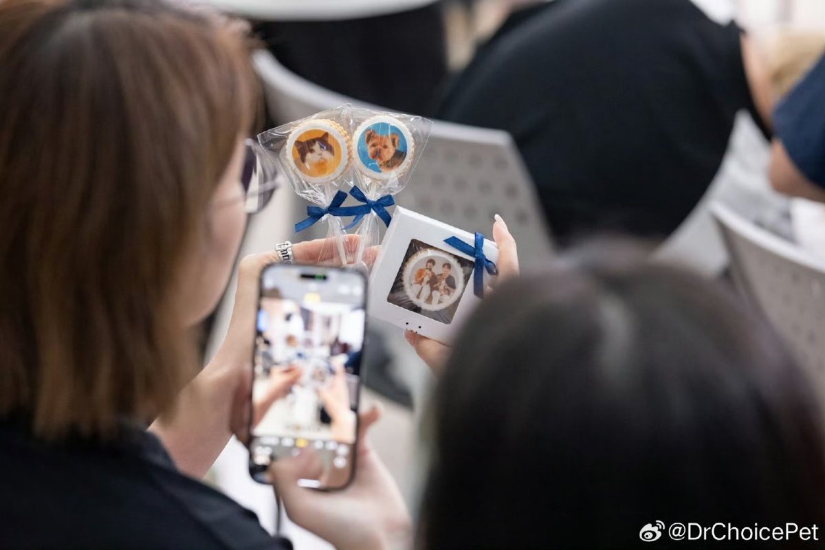 bb0un_official's tweet photo. 🗓️[27.08.2024] Weibo :  DrChoicePet

感受我们第二次精彩直播活动的氛围！
别错过欢乐时光——加入我们下次的直播录制吧！
🔥还有2周！！赢取加入第三次直播观众席的机会。
🐱如需国际运送帮助，请通过Facebook/Instagram私信“thonglorpetshop”，或在

#bb0un #บุ๋นเปรม
#DCxGiantPiccolo https://t.co/IM8Qe08vcv