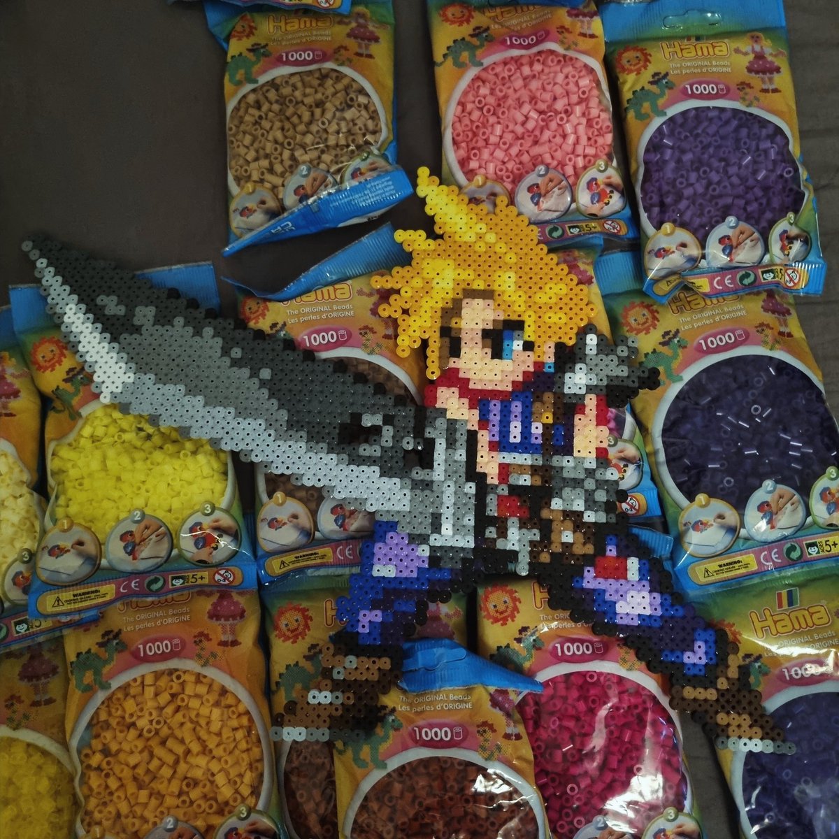 Darovaec's tweet photo. Back to making perls weekly to add to store! Starting with  Cloud!
Soon to be in store, link in bio!

#cloudstrife #FinalFantasy #ff7 #pixel #pixelartist #SquareEnix #giftidea #FF7Rebirth #perler #hama #bustersword #etsyhandmade #etsyseller https://t.co/Za0VTFPD2H