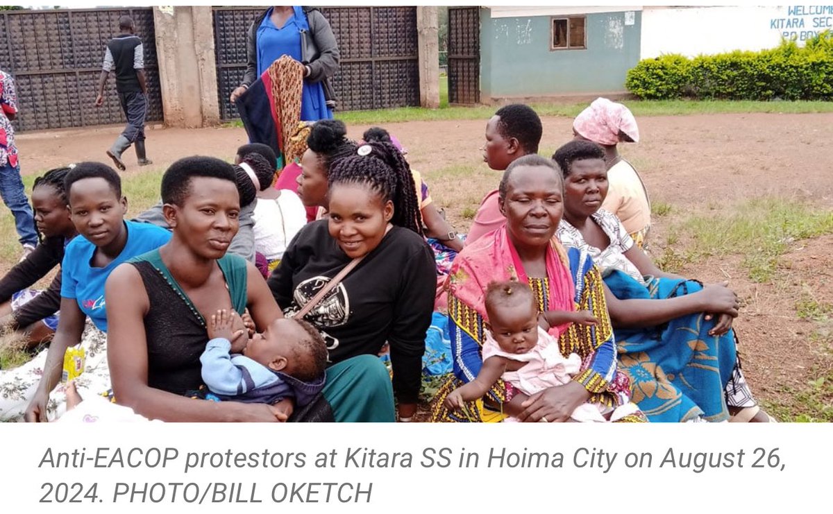NakabuyeHildaF's tweet photo. Over 200 Project Affected Persons protested against the #EACOP demanding Environmental conservation and immediate stop of the pipeline. 

Among these were breastfeeding mothers, youth and elderly people. 
#StopEACOP 
https://t.co/t0vVundv7u https://t.co/gaqPuahVmp