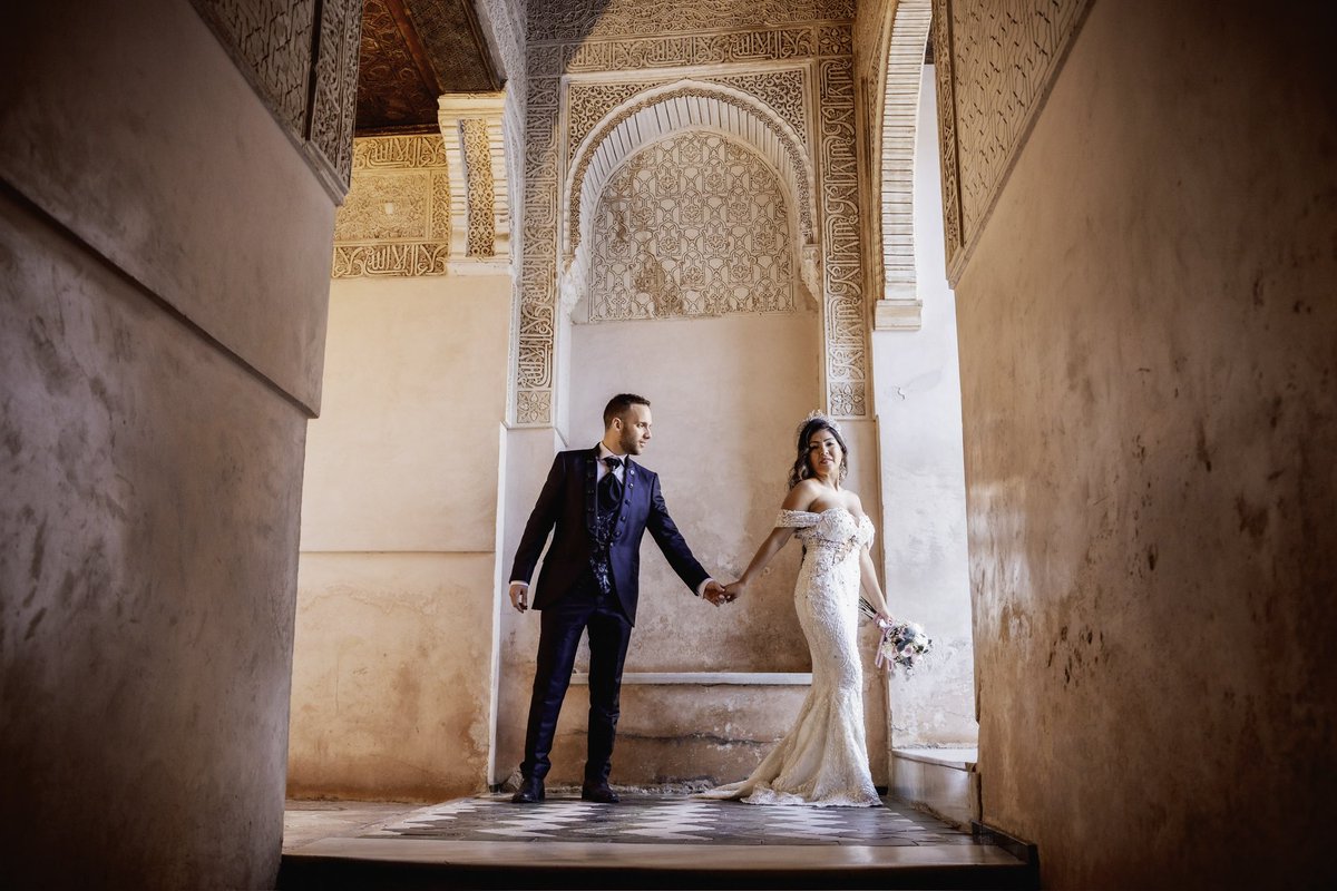 tueVentodronGr's tweet image. “Un mundo nace cuando dos se besan, seguiré escribiendo nuestra historia de amor, hoy y hasta que el tiempo me lo permita siempre junto a ti, te amo….”

Post Boda de “Kate &amp;amp; Ignacio” 🏰💐☀️

#laalhambra #postbodas #postboda #granada #fotoyvideo #tueventodron #reciencasados