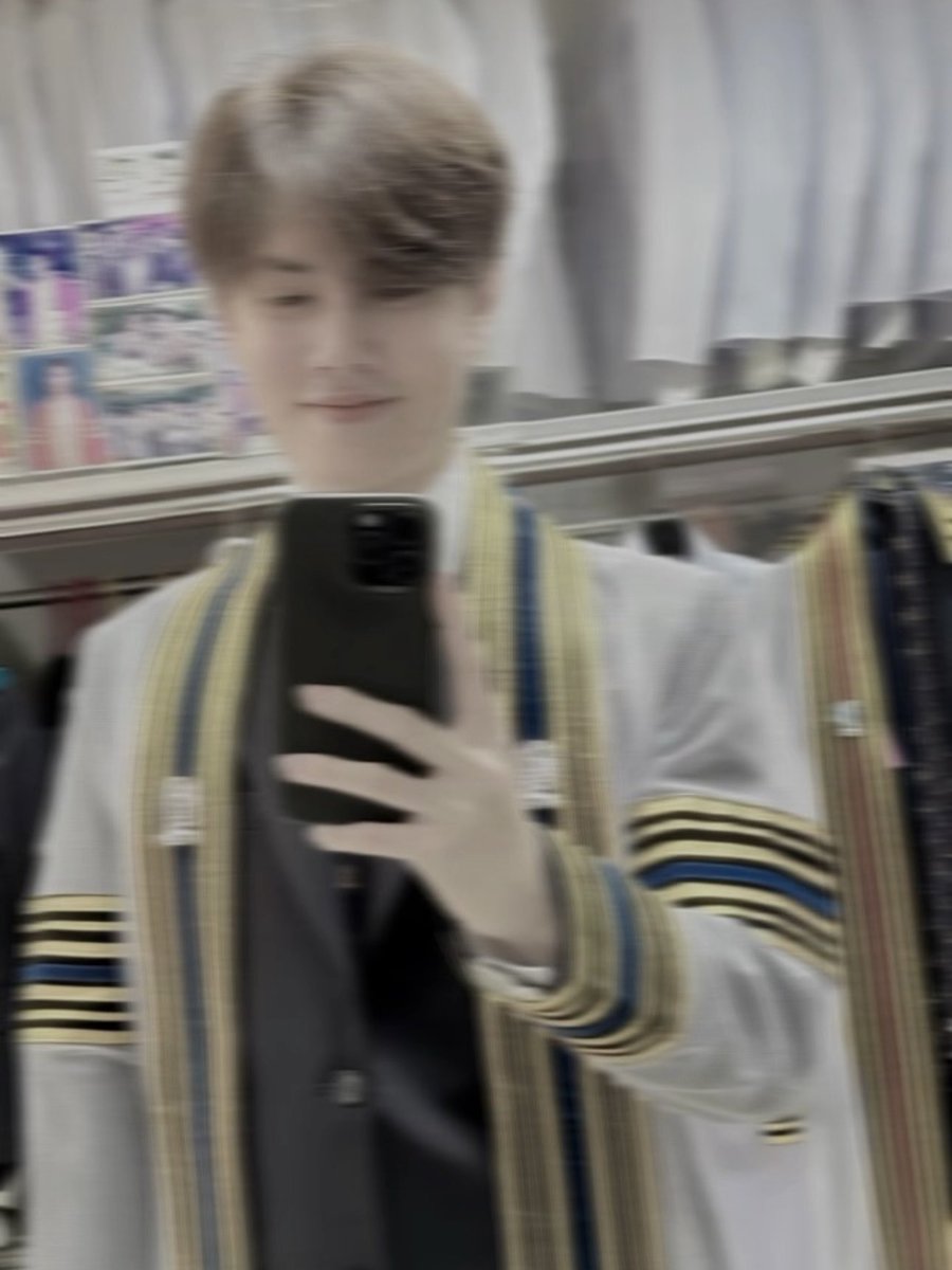 bb_benzalert's tweet photo. ตัดชุดครุยกันเถอะ! C U soon นะ ทุกคน 🥰🫶🏼 #NitadeChula https://t.co/fl5PvLfWGx