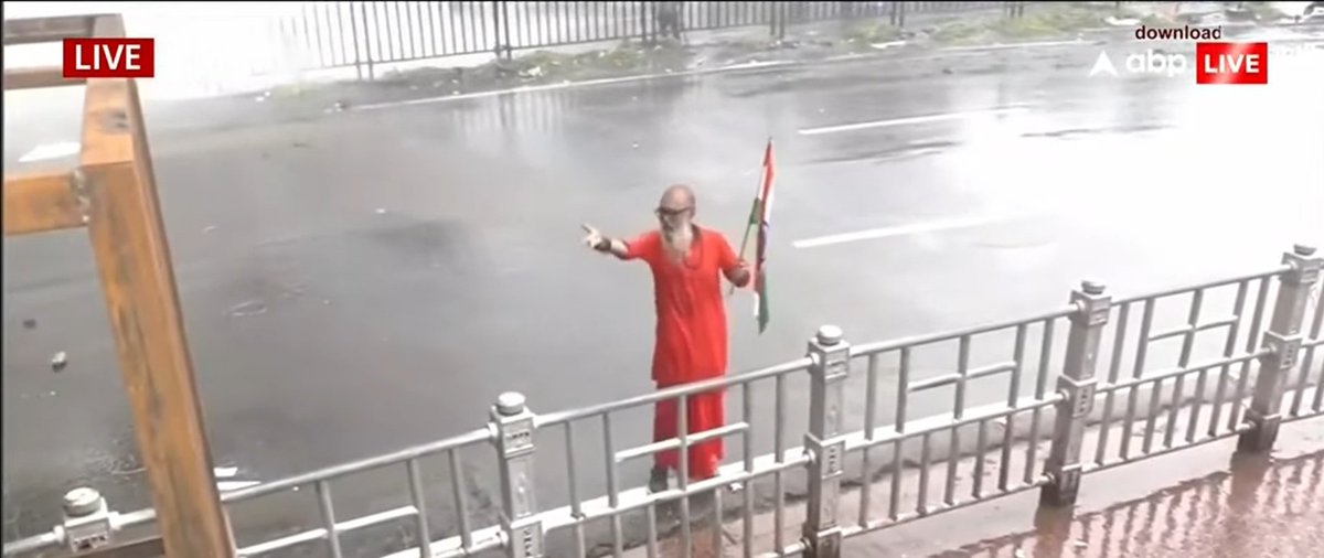 abasu4ever's tweet photo. PIC OF THE DAY!!!!!

One man standing against the tyranny of the dictator fearlessly.

#NabannaAbhijan #RGKarProtest https://t.co/dXJlfqYLrE