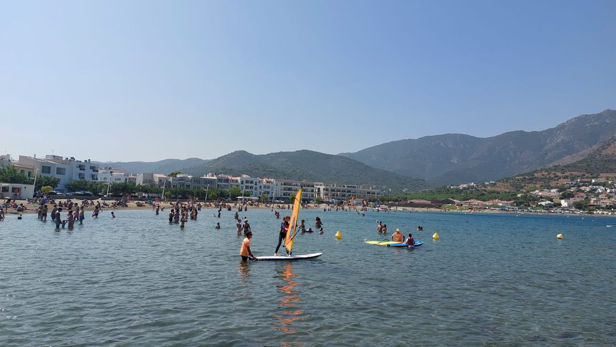elportdelaselva's tweet photo. Molt bon dia! El Port de la Selva és el lloc ideal per endinsar-te en el món dels esports nàutics: windsurf, paddle surf, caiac, vela.. Aquí trobaràs tot el que necessites en un entorn incomparable! #elportdelaselva #portamalport #portamaport #capdecreus #empordà #costabrava https://t.co/HHtZURVZqz