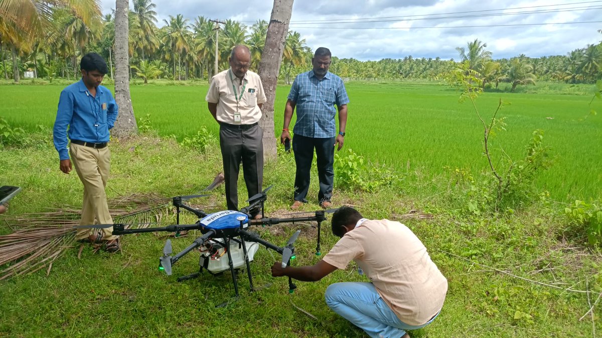 kjkrishimedia's tweet image. An exciting day at KVK Krishnagiri with the Krishi Jagran team! Witnessed an impressive drone demonstration in the paddy fields of Arsampetti, Tamil Nadu. Empowering farmers with the latest agri-tech innovations for a brighter future!

#krishijagran #agritech #dronefarming…