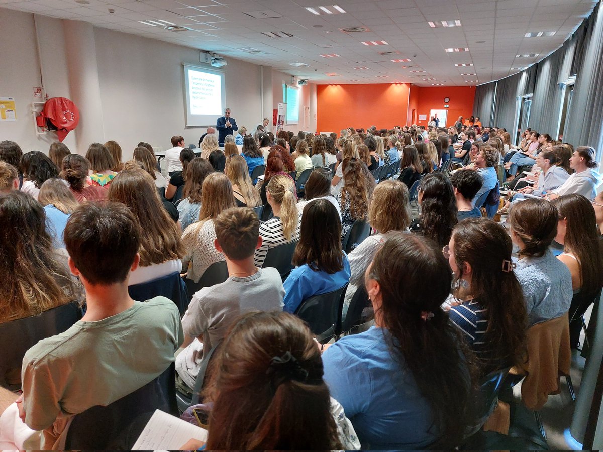 Accueil ce matin dans l'académie de Grenoble des professeurs stagiaires. En Haute-Savoie, 203 professeurs stagiaires feront leur rentrée dans le premier degré. Bienvenue à tous, et encore bravo pour votre entrée dans ce merveilleux métier. <a href="/acgrenoble/">Académie de Grenoble</a> <a href="/DSDEN74/">DSDEN 74</a> <a href="/HeleneInsel/">Hélène Insel</a>