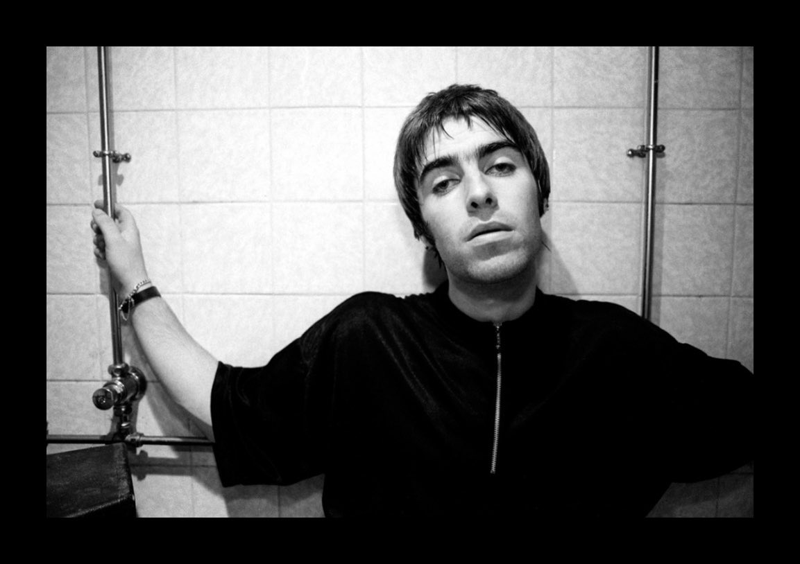 UR_Leeds's tweet photo. Are you feeling Supersonic?

Its mad really that 30 years ago as a relatively young man of 25 myself I was sent to the Leeds Irish centre by the @guardian newspaper to photograph this new band from Manchester who were causing a bit of a stir on the music scene.

#LiamGallagher https://t.co/bqTHW5l4t3