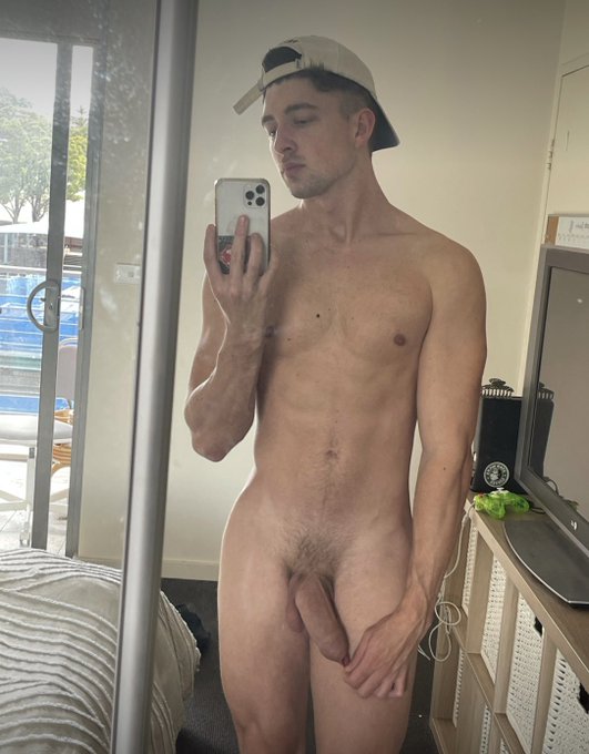 Watch Nick Tylar 🔥's leaked NSFW photo on TwXstars