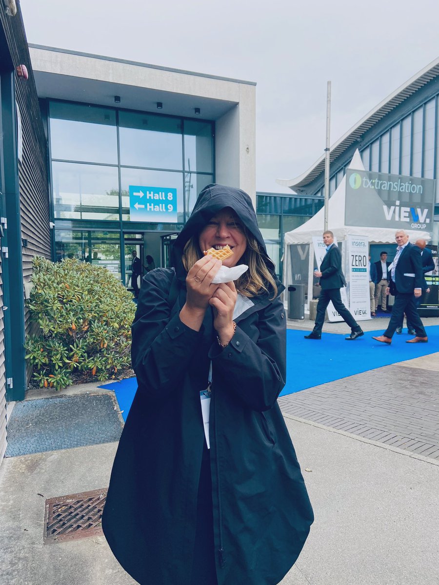 AmyBakerCAN's tweet image. A waffle in the rain during a short break at #ONS2024 in beautiful #Stavanger. What could be more happily Norwegian?  Une gaufre sous la pluie lors d&apos;une petite pause à l&apos;ONS dans la belle Stavanger. Quoi de plus joyeusement norvégien ?