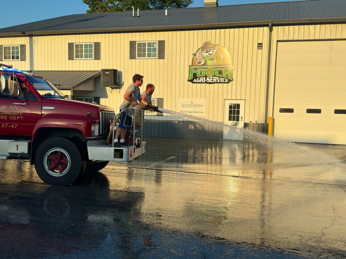 farmerfouch's tweet photo. The best part of small towns is the people. This is my small town there’s not much left in it compared to 50 years ago but there’s still great people in it always willing to help. Last night we hosted over 50 volunteers from local town organizations that are going to help put on @ChannelSeed Channel Fest after the @FPShow on Wednesday.  The fire department cleaned the streets and everyone received their assignments from parking cars and grilling food to slinging beers and shooting off fireworks 💥 Grand Junction is ready for a great night.🌽🌽🌽 #channelfest