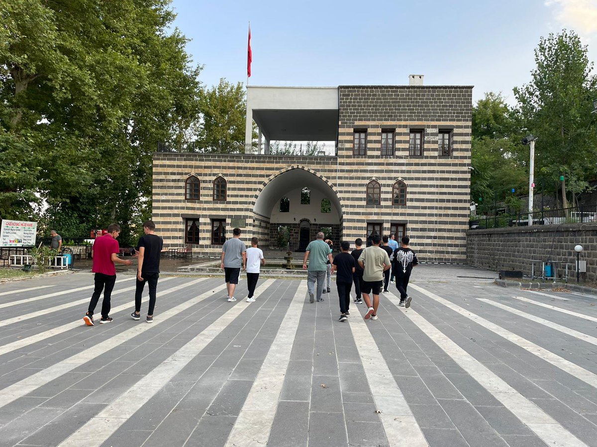 #AmasyaÇES, devlet himayesinde bulunan çocuklarımız Diyarbakır ilinin doğal ve kültürel güzellikleri ile buluştu.😊

Çocuklarımızın mutluluğu bizim mutluluğumuz.

<a href="/tcailesosyal/">T.C. Aile ve Sosyal Hizmetler Bakanlığı</a> <a href="/ASHB_COCUK/">Çocuk Hizmetleri Genel Müdürlüğü</a>