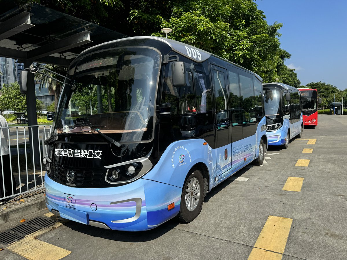 ChanJoe18's tweet image. Shenzhen launched its first autonomous bus route on August 26, spanning 5.44 km with a 25-minute drive. Passengers can book their ride via mobile phone and take the #selfdriving bus for free during the ongoing trial phase.