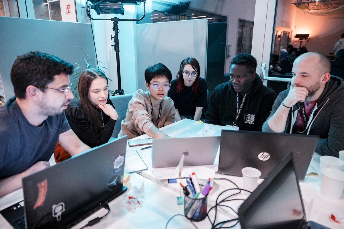 MOMEBUDAPEST's tweet image. This September, the #MOME ID course—MOME Open's flagship program—kicks off once again! Over 14 weeks, participants will design #innovative #applications from scratch, tackling everyday challenges. Don't miss the Bring your ideas to life—apply by August 30! open.mome.hu/momeid/