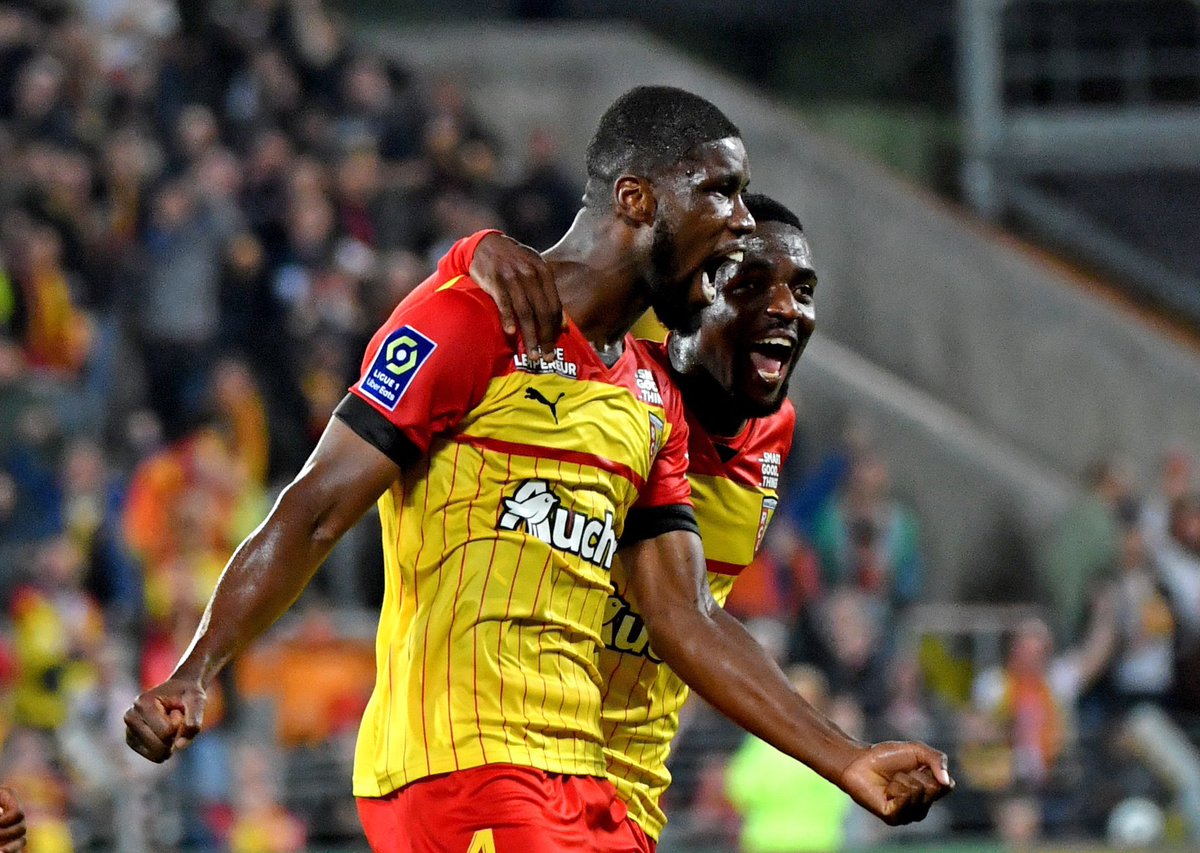 FabrizioRomano's tweet photo. 🟡🔴 AS Roma are closing in on Kevin Danso deal with RC Lens! Agreement at final stages.

Loan with obligation to buy almost agreed between all parties. 🤝🏻

Final steps to follow. https://t.co/o2OSsQKb2m